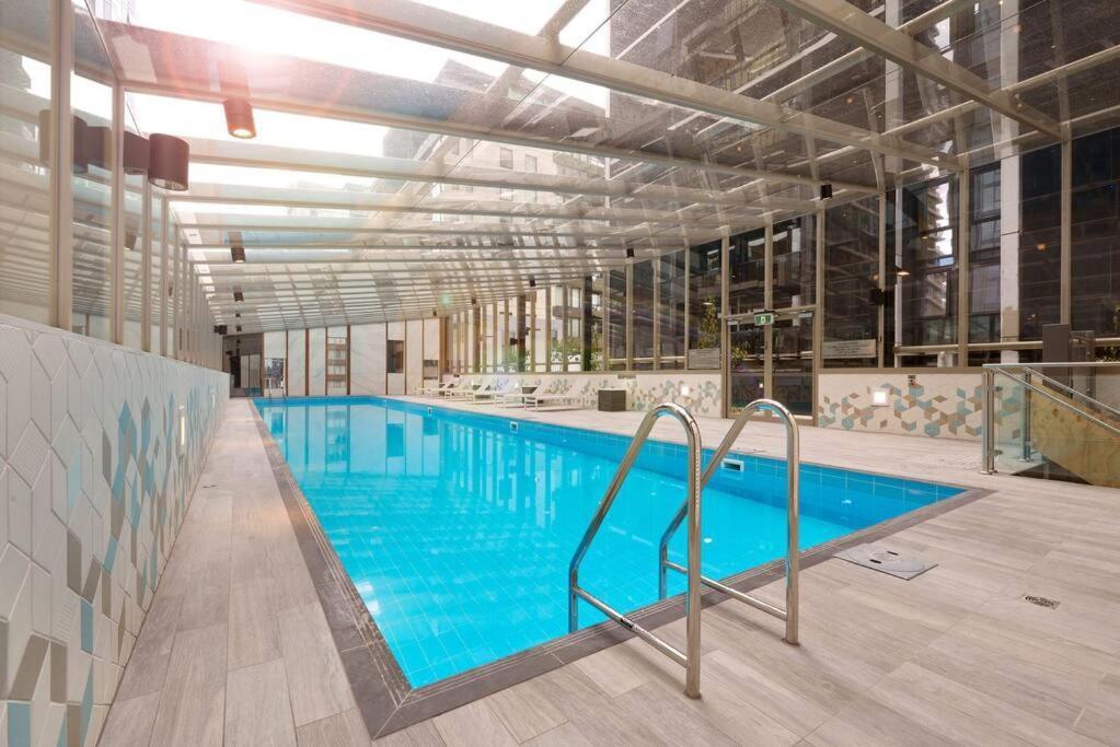 Deluxe 3 Bedroom Apartment In Southbank メルボルン エクステリア 写真